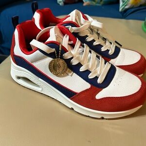 Worn only 6 hours. Woman’s size 8 Skechers UnoVictory pack. EUC.